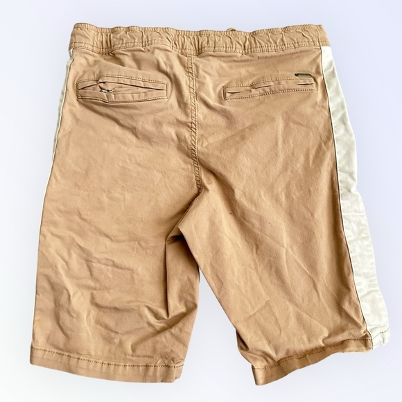 GUESS Mens Tan Drawstring Shorts – Size 32 Stripe Side Casual Style - Picture 2 of 8